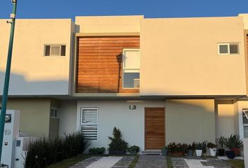 Casa en condominio en  Anillo Vial Fray Junípero Serra, Juriquilla Santa Fé, La Antigua Juriquilla, Querétaro, 76230, Mex