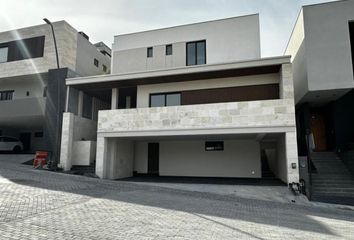 Casa en  Avenida Calendas, Calendas, San Pedro Garza García, Nuevo León, 66233, Mex