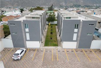 Casa en  Mitad Del Mundo, Norte De Quito