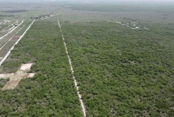 Lote de Terreno en  Yaxkukul, Yucatán