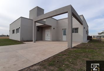 Casa en  Calle Caceres, Esteban Echeverría, Provincia De Buenos Aires, Arg