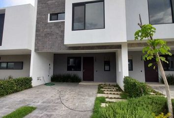 Casa en condominio en  Calle Tabachines, San Agustín, Tlajomulco De Zúñiga, Jalisco, 45645, Mex