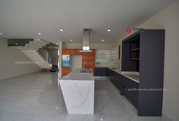 Casa en condominio en  Paseo Solares, Base Aerea Militar No 5, Zapopan, Jalisco, 45019, Mex