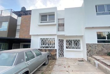 Casa en condominio en  Calle Prolongacion De Los Artesanos, Pedregal Del Bosque, San Pedro Tlaquepaque, Jalisco, 45610, Mex