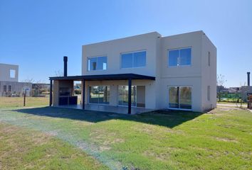 Casa en  Puertos Del Lago, Partido De Escobar