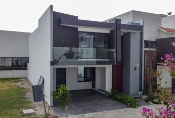 Casa en  Boulevard Europa, Lomas De Angelópolis Ii, Pueblo De San Bernardino Tlaxcalancingo, San Andrés Cholula, Puebla, 72830, Mex
