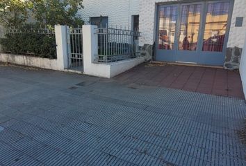 Casa en  Calle Charlone 323, Bahía Blanca, Provincia De Buenos Aires, Arg