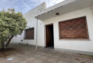 Casa en  Calle 32 882, Mercedes, B6600, Provincia De Buenos Aires, Arg