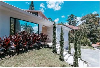 Casa en  Altos Del Poblado, Medellín