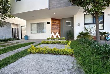 Casa en condominio en  Calle Coto Amate, Bosques Vallarta, Zapopan, Jalisco, 45222, Mex