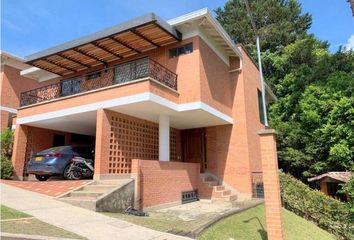 Casa en  Altos Del Poblado, Medellín