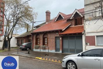 Casa en  Calle Ayacucho 1455, Bahía Blanca, B8003, Provincia De Buenos Aires, Arg