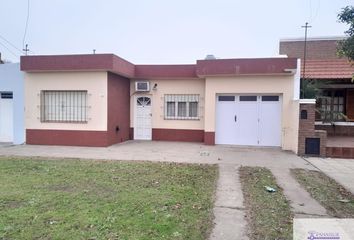 Casa en  Calle R Negro Y Vias Fcgb, 9 De Julio, Provincia De Buenos Aires, Arg