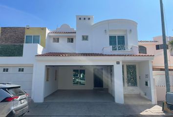 Casa en  Marina Mazatlán, Mazatlán