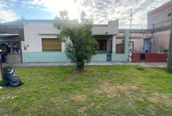 Casa en  Remedios De Escalada, Partido De Lanús