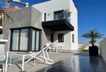 Chalet en  Distrito 2 - Urbanizaciones - Los Naúfragos, Torrevieja