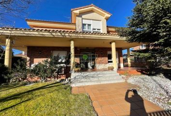 Chalet en  Villaobispo De Las Regueras, León Provincia