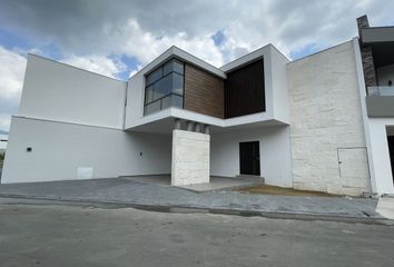 Casa en  Calle Covadonga De Abajo 815-816, Los Cavazos, Santiago, Nuevo León, 67315, Mex