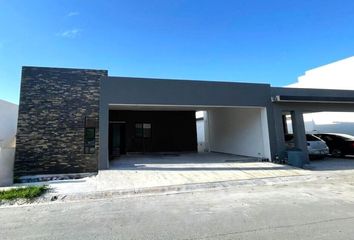 Casa en  Calle El Álamo, Santiago, Nuevo León, 67327, Mex