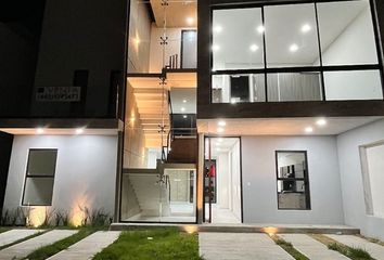 Casa en  Avenida La Vista 1037, Fraccionamiento La Vista Residencial, Rinconada La Condesa, Querétaro, 76146, Mex