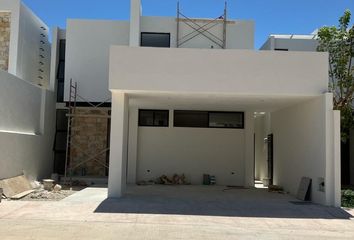 Casa en condominio en  Pueblo Cholul, Mérida, Yucatán