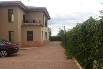 Chalet en  La Carlota, Córdoba Provincia