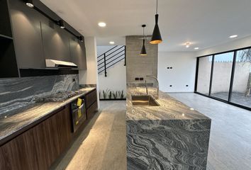 Casa en condominio en  Circuito Peñas, San Isidro, La Arboleda, La Antigua Juriquilla, Querétaro, 76226, Mex