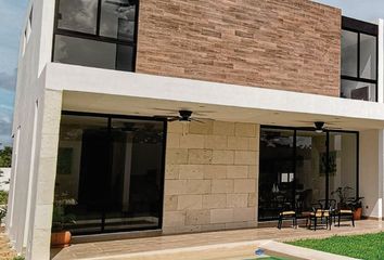 Casa en  Avenida 21, Mérida, Yucatán, 97305, Mex