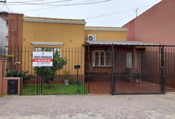 Casa en  Remedios De Escalada, Partido De Lanús