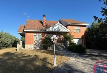 Chalet en  Villaquilambre, León Provincia