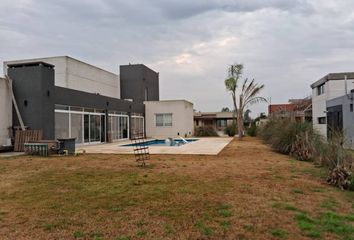 Casa en  Campos De Alvarez, Partido De Moreno