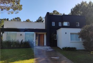 Casa en  Barrio Cerrado Costa Esmeralda, Pinamar