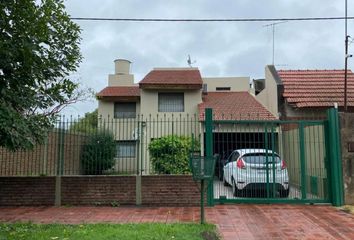 Casa en  Los Hornos, Partido De La Plata