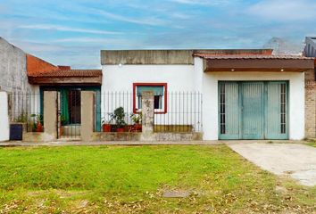 Casa en  Los Hornos, Partido De La Plata