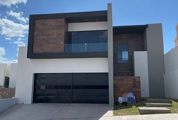 Casa en condominio en  Avenida Tomás Valles Vivar, Cantera Del Pedregal, Chihuahua, 31116, Mex