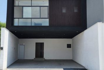 Casa en  Calle Covadonga De Abajo 815-816, Los Cavazos, Santiago, Nuevo León, 67315, Mex