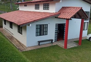 Villa-Quinta en  Centro Poblado, Calima