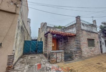 Casa en  Calle Dante 5346, Caseros, Tres De Febrero, B1678, Provincia De Buenos Aires, Arg