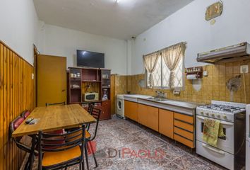 Casa en  Calle Dante 5346, Caseros, Tres De Febrero, B1678, Provincia De Buenos Aires, Arg