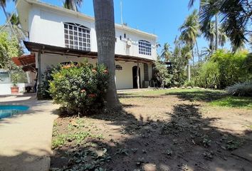 Casa en  Calle Nacional Acapulco De Juárez - Zihuatanejo, Progreso-el Coacoyu, Zihuatanejo De Azueta, Guerrero, 40894, Mex