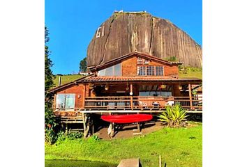 Villa-Quinta en  El Peñol, Antioquia