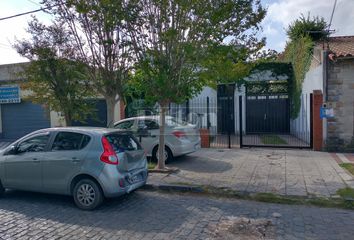 Casa en  Remedios De Escalada, Partido De Lanús