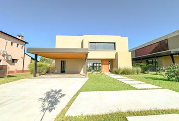 Casa en  Fisherton, Rosario