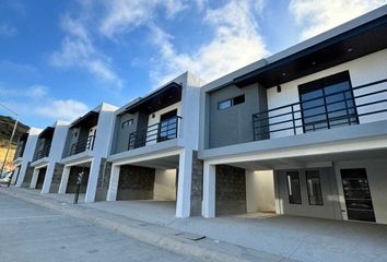 Casa en  Calle Lago Leman, Valle Dorado, Infonavit Sección 7, Ensenada, Baja California, 22890, Mex