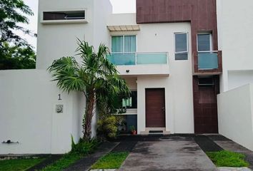 Casa en  Avenida Palma Rubelina, Residencial Esmeralda Norte, Colima, 28017, Mex