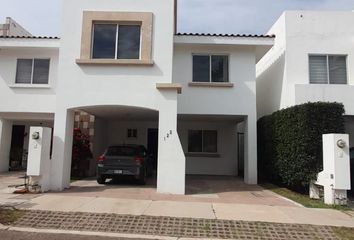 Casa en condominio en  Calle Leona Vicario, Constitución De Apatzingán, Irapuato, Guanajuato, 36540, Mex