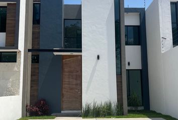 Casa en  Calle Los Diamantes, Residencial Esmeralda Norte, Colima, 28017, Mex