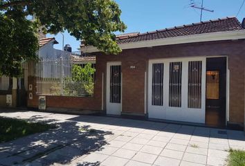 Casa en  Remedios De Escalada, Partido De Lanús