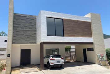 Casa en  Calle Covadonga De Abajo 815-816, Los Cavazos, Santiago, Nuevo León, 67315, Mex