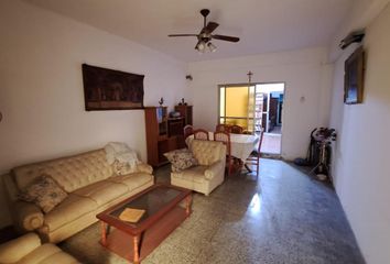 Casa en  Calle Dante 4114, Caseros, Tres De Febrero, B1676, Provincia De Buenos Aires, Arg